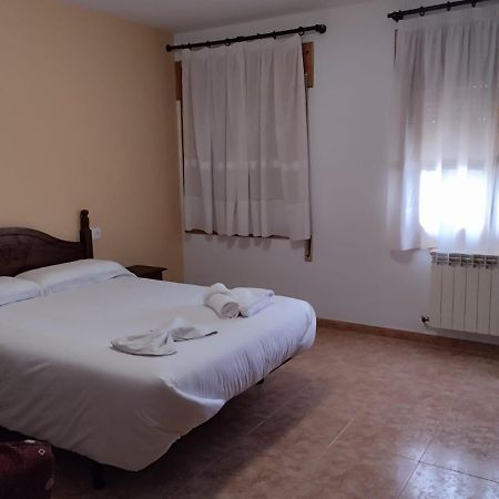 Estopinan del Castillo Hostal Estopinan מראה חיצוני תמונה